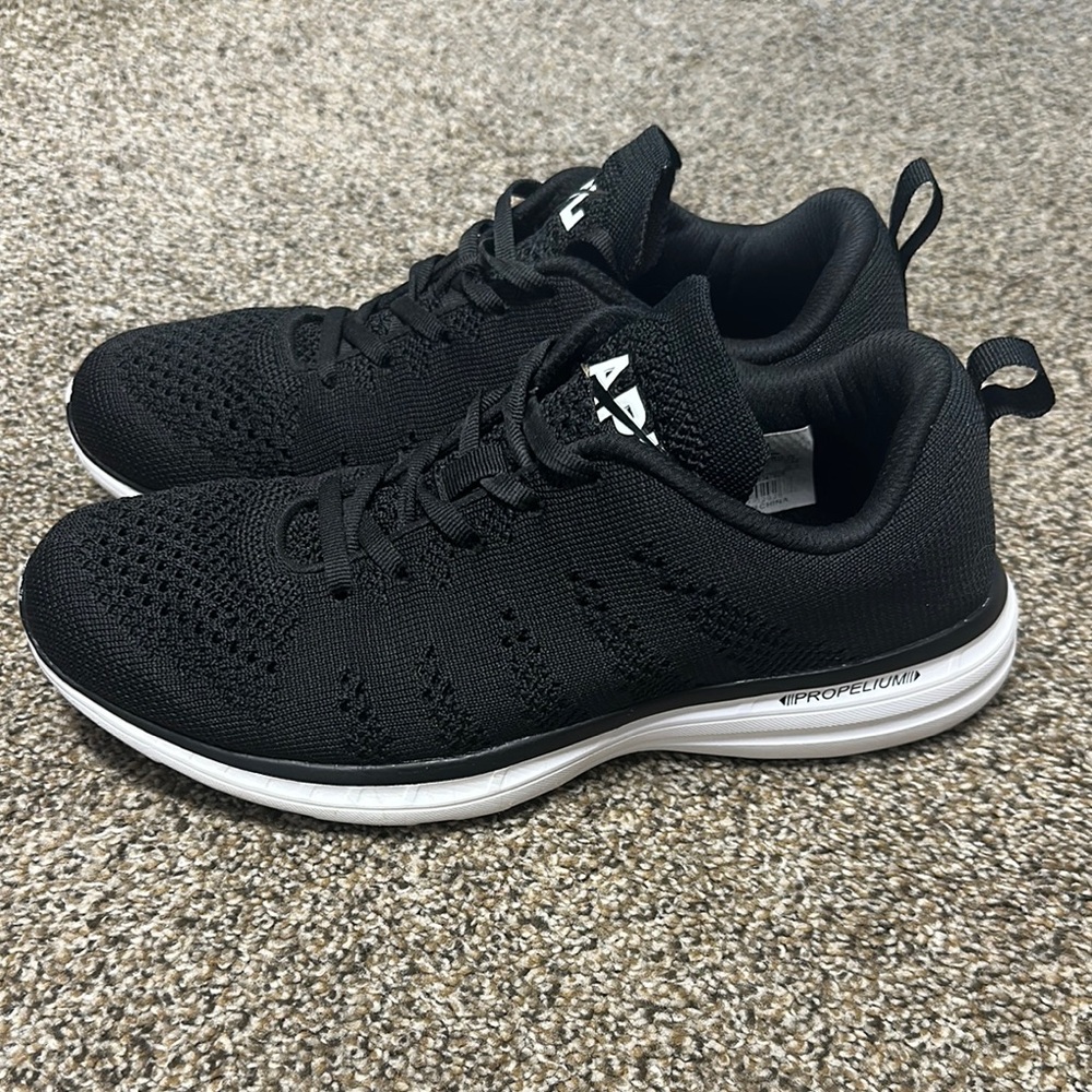 APL TECHLOOM PRO
women’s size 9 
Excellent condition